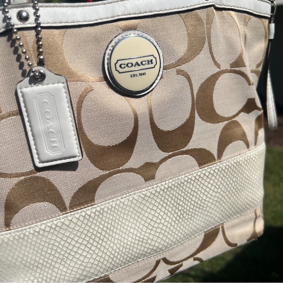 AUTHENTIC COACH  Signature STRIPE EMBOSSED TOTE BAG - Picture 11 of 11